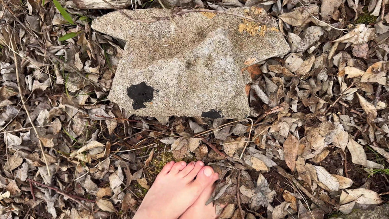 Vasya Sylvia: Barefoot Walk in the Forest - Foot Fetish - Bare Feet!