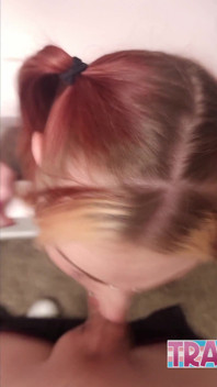 Blonde trans-schätzchen schießen selbstgedrehtes creampie-video