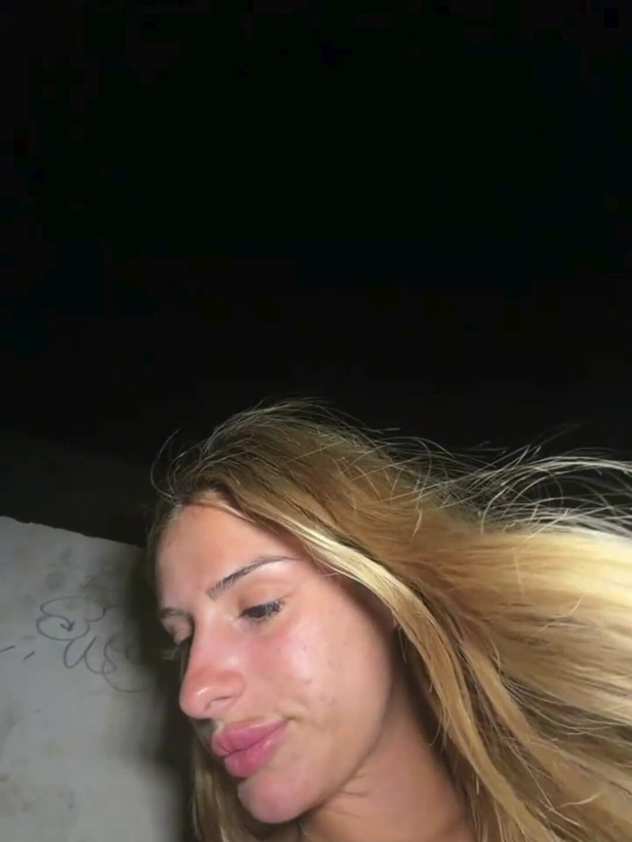 MollyLollyG: Carota Culo All'aperto - Bionda Di18 Anni Si Riempie Di Una...