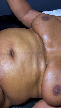 Tante seksi afrika dientot habis-habisan sama kontol besar pria kulit hitam!