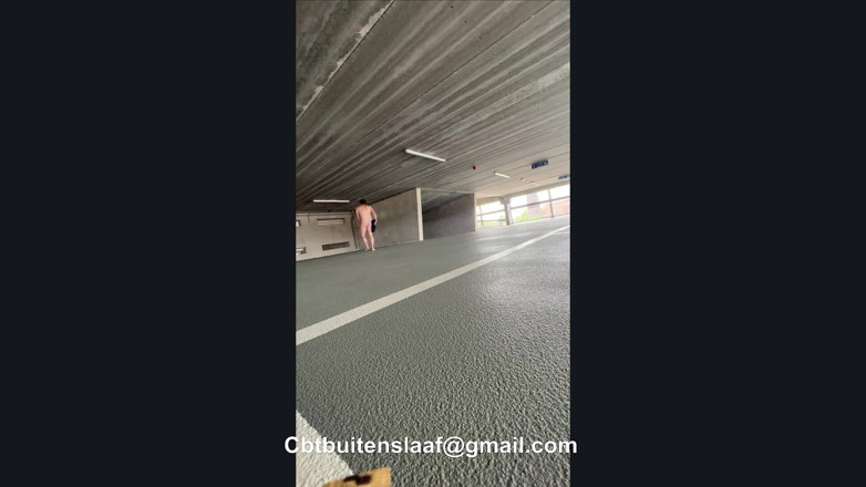 No limit cbt slave: Risqué nue dans un parking