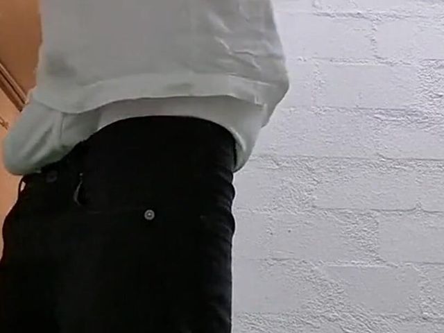 Sagging My Pants and Showing off My White Undies (Felix Sagger)