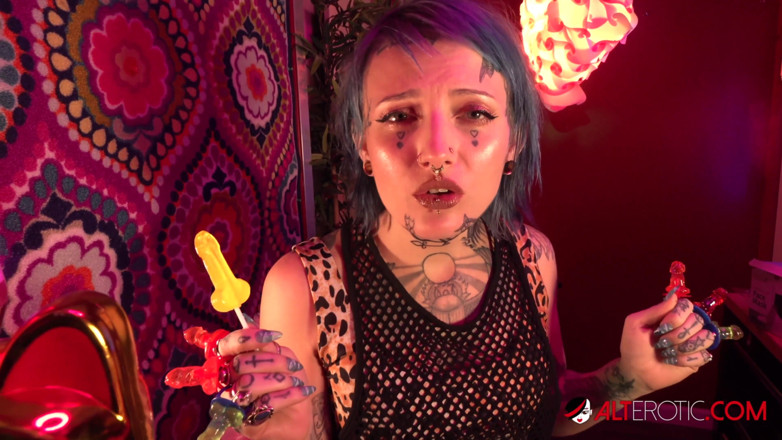 Alt Erotic: Evilyn Ink, River Dawn Ink'i sikerken Ivan'ı dövme yapıyor