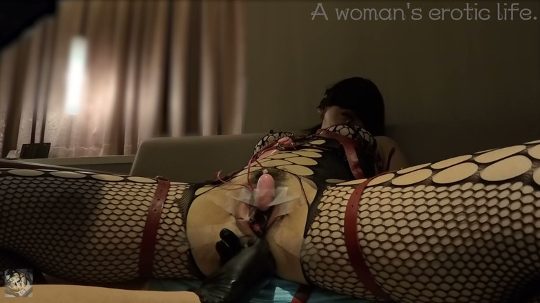 A woman's erotic life.: Lady M Sv. 008: Detailní pussy dildo stroj! Lady Cumming non-stop!