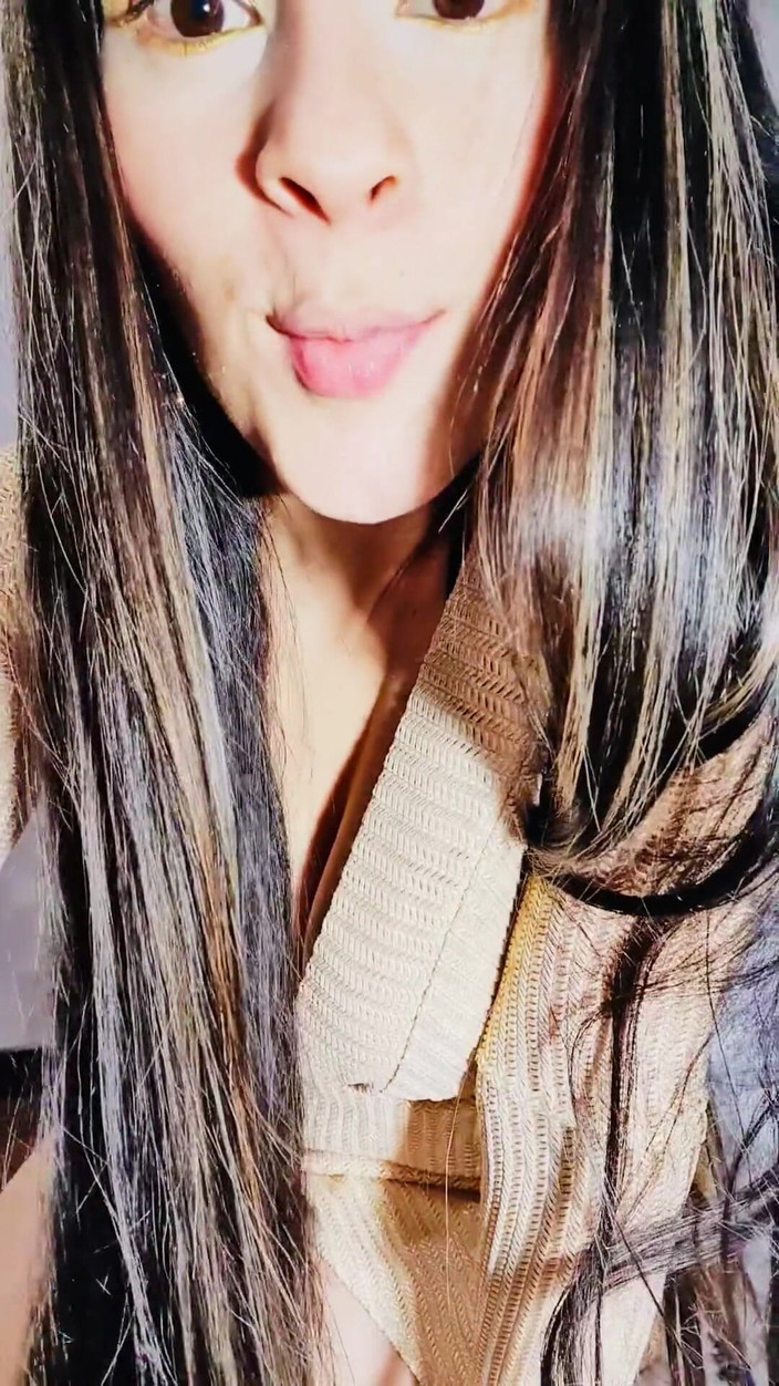 Vika_Sexting: Bí ẩn trong làn da vàng