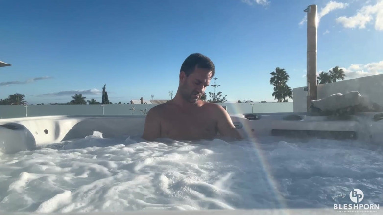 bleshporn: Esibizione in piscina nudità