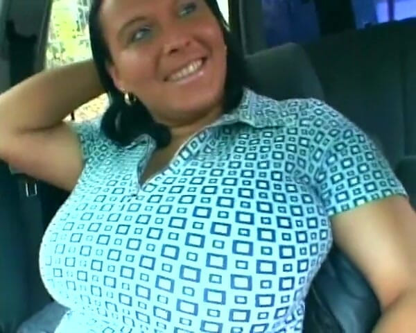 Busty German Sluts: O mamă sexy cu forme din Germania are parte de...