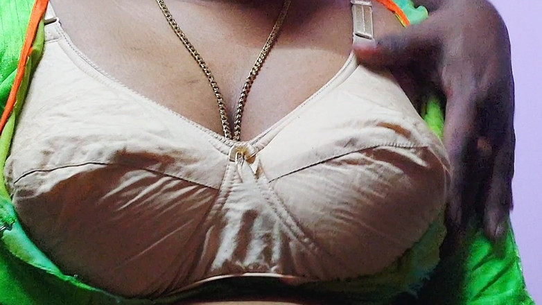 Desi Mohini: Nauczycielka wielkich cycków nauczyła swojego ucznia "jak uprawiać seks" w prywatnym...