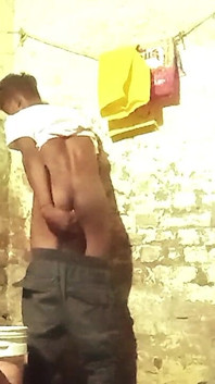 Indický chlapec šuká v kanceláři Chintu nevlastní sestra gay chlapec