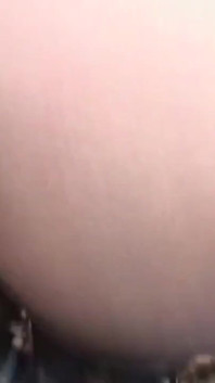 Milf brunetă adoră să sugă pula unui străin în aer liber