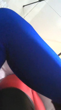 Sofi Goldfinger in fantastische zentai-pijpbeurt