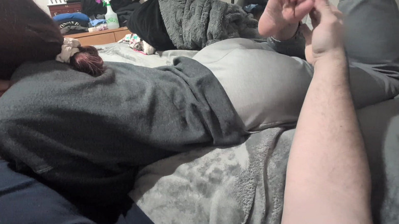 Mimiandevan: Giocando Con I Piedi Della Moglie Durante Il Pompino POV
