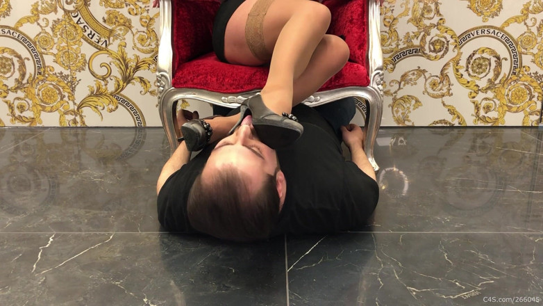 Deep Sole Devotion: Velvet Throne Bahagian 1: Menjilat kasut tumit tinggi - Patuhi kaki Valeria