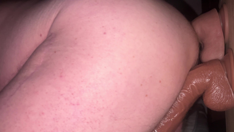 Almaviva: Дідусь має сеанс содомії зі своїми трьома ділдо, вони стрибають від ділдо до ділдо