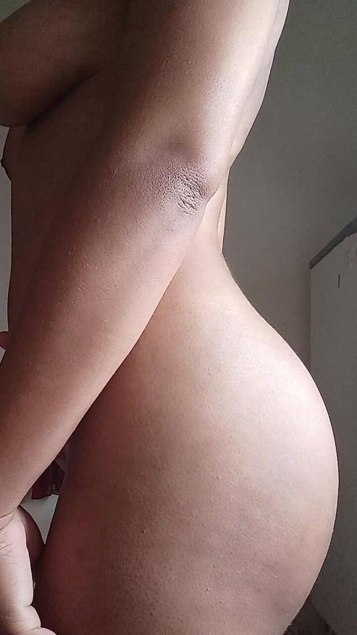 Jacke24: Fată obraznică care se bucură de delicioasă