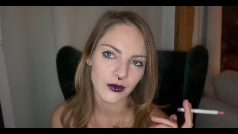 Naughty Natascha: 핫한 흡연