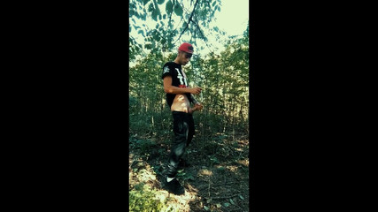 Idmir Sugary: Twink si honí s použitým kondomem pod předkožkou venku