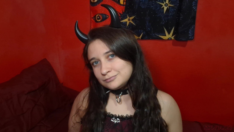 Sofia Nightshade: Black Lipstick Makeup