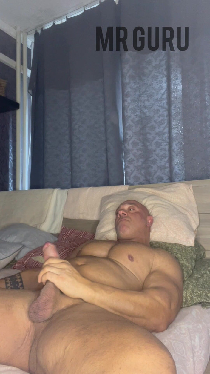 Mr. Guru: Longue branlette par M. Le gourou, culturiste. Branler