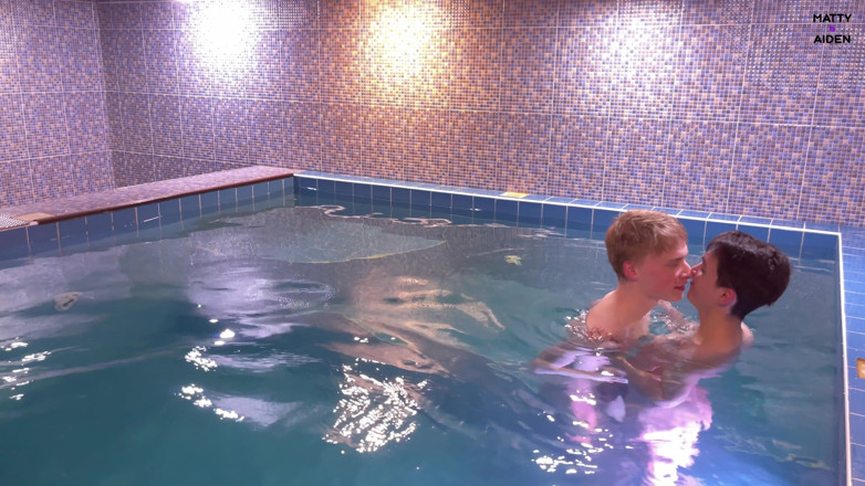 Matty And Aiden: Teenage twinks Matty and Aiden blowjob in the swimming pool