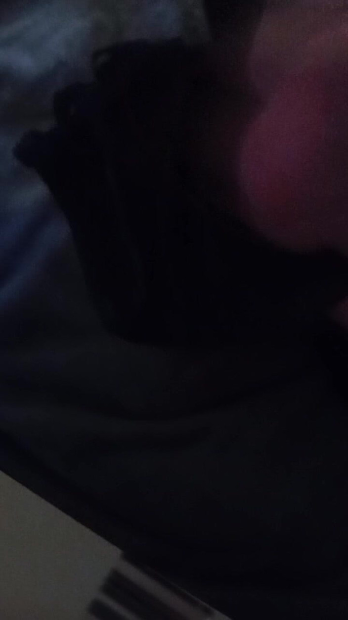 Cuminpanties22: Dicke spermaladung in den schwarzen bh meiner freunde schieben