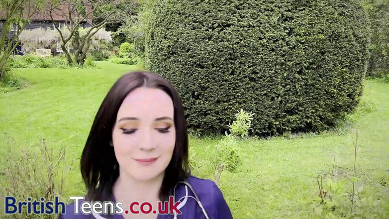 British Teens: Enfermera británica traviesa come semen en su descanso