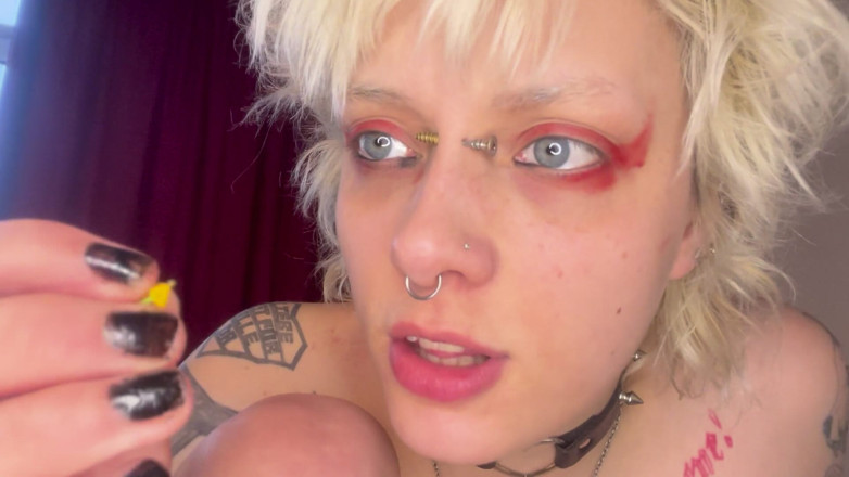 Glitterqueen1999: 娇小的男人偷偷给我男朋友的鸡巴口交