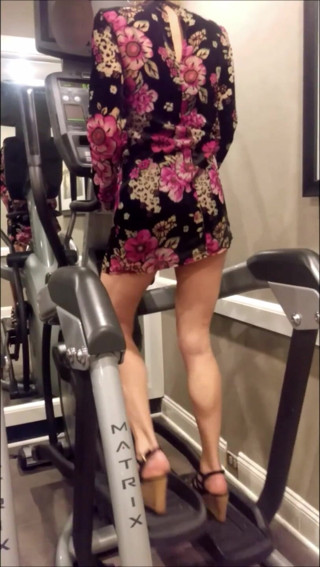 Fantasy Milf: Сквирт с эллиптической машиной