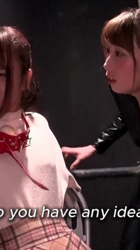 Sottotitoli in inglese Yumika Saeki domina Ui Matsushima in questa memorabile scena di bondage lesbico