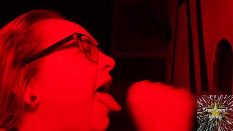 Savvy G: Savanna krossar glory hole-rekordet i käftande tävling