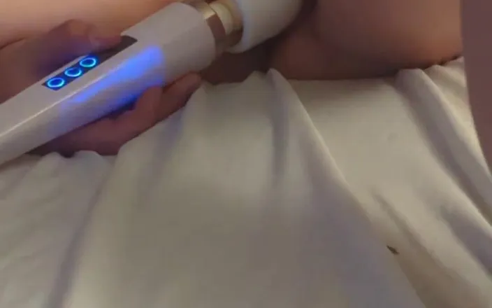 Richelle Rose: 4K Solo Close up Masturbating with a Wand and Cumming...
