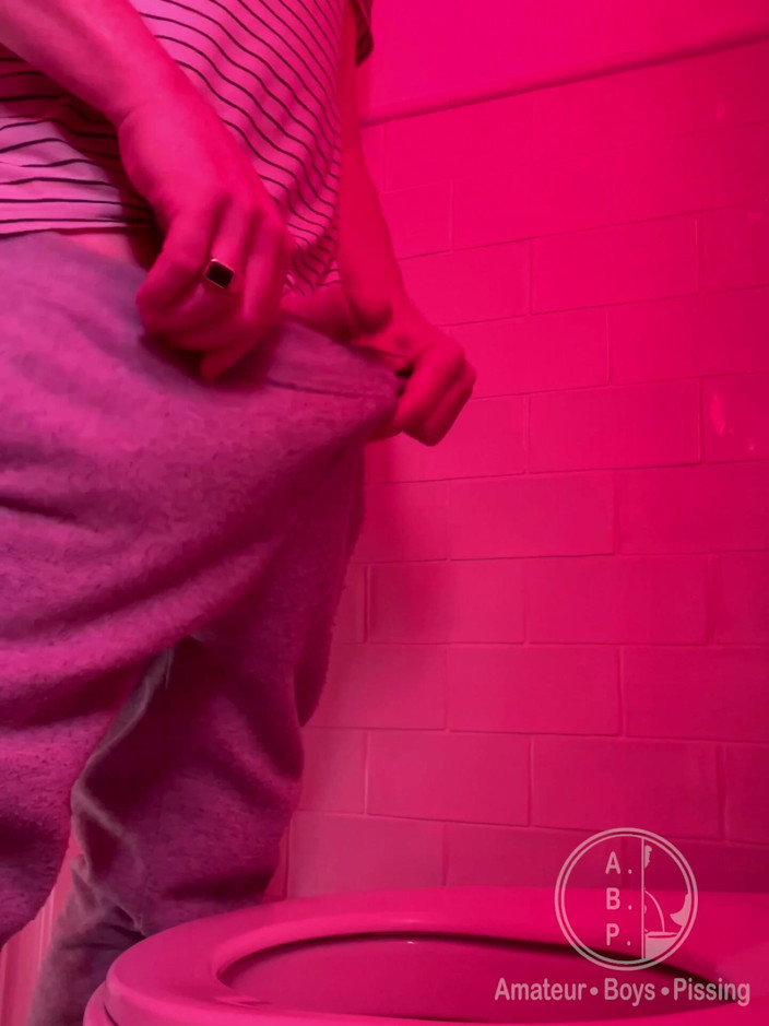 AmateurBoysPissing: Amateur Sports Boy Caught Peeing