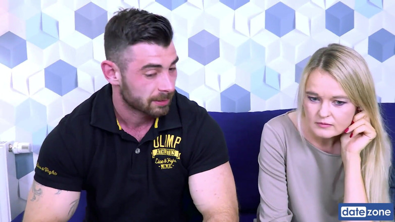 Datezone: Adam karısını bir yabancıyla paylaşıyor, kaslı adam