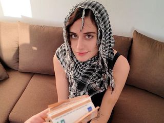 Ludia XX: Puta de hijab não podia pagar aluguel! Deu buceta em...