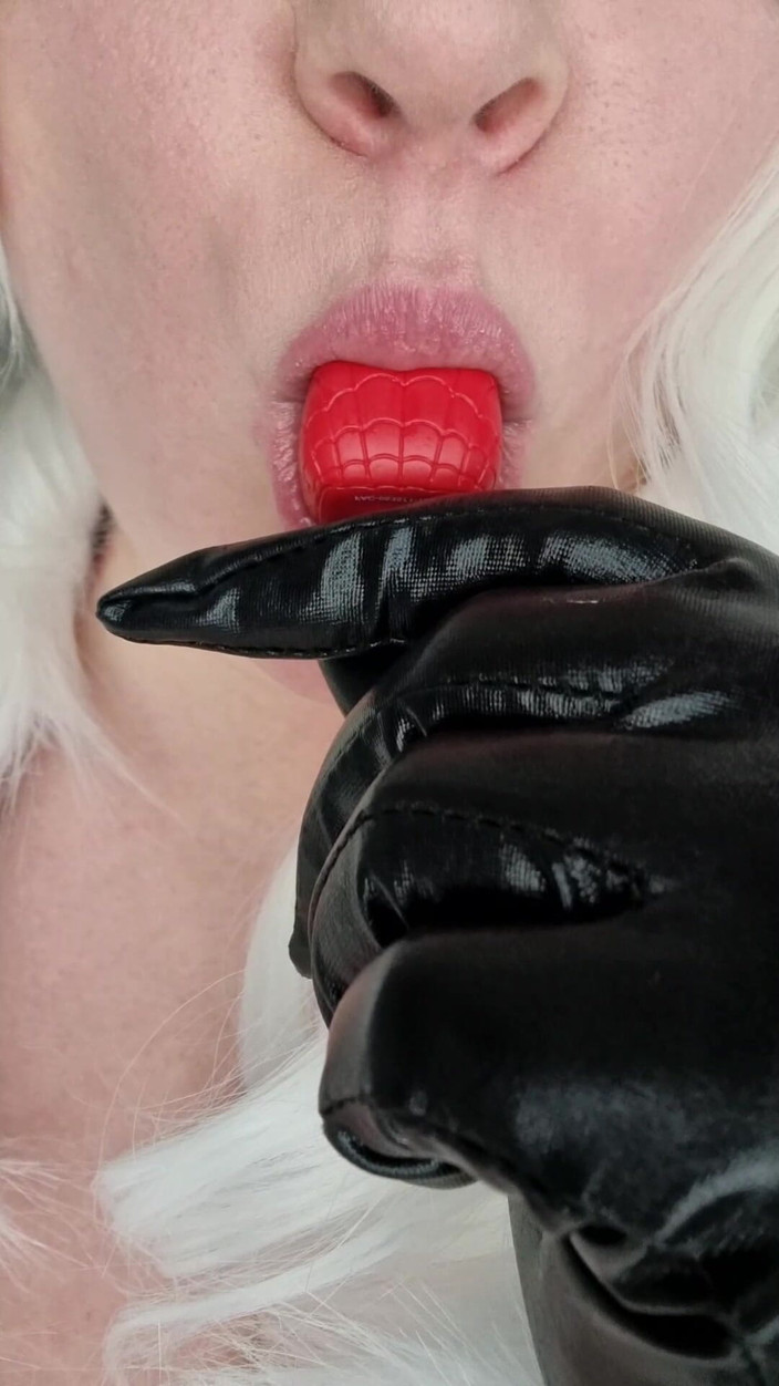 Julie Bliss: Riesin julie bliss - schwarze katze erwischt spiderman