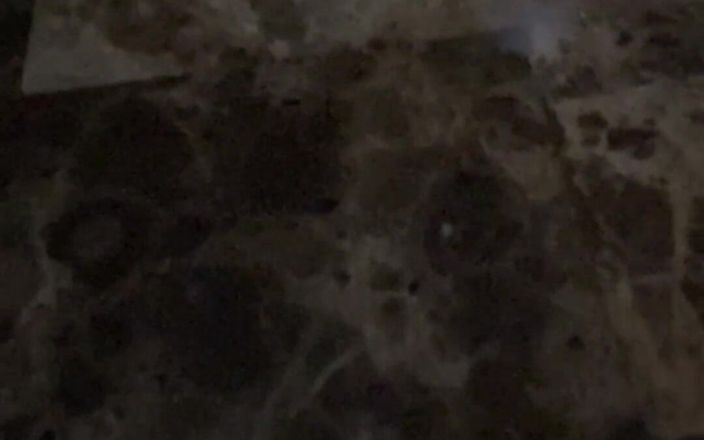 RealBigDill: Sürtüğün üzerine götünü bük. Büyük yaraklı baban o amcığı istiyor