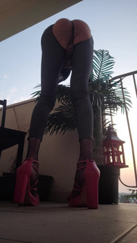 Fuck My Jean's Cul Open on Its Balcony, Talons Roses. Vanessabitchx Parischiennetrvprod91