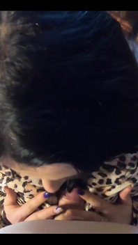 Mega milf Milfycalla krijgt een lading sperma
