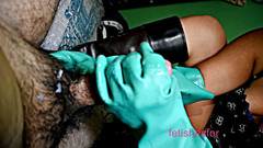 Fetishesfor: Honění bootjob mému otrokovi s dlouhými gumovými rukavicemi, koženými botami...