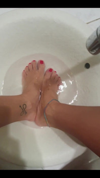Baking Soda and Sugar Scrub for Soft Feet
