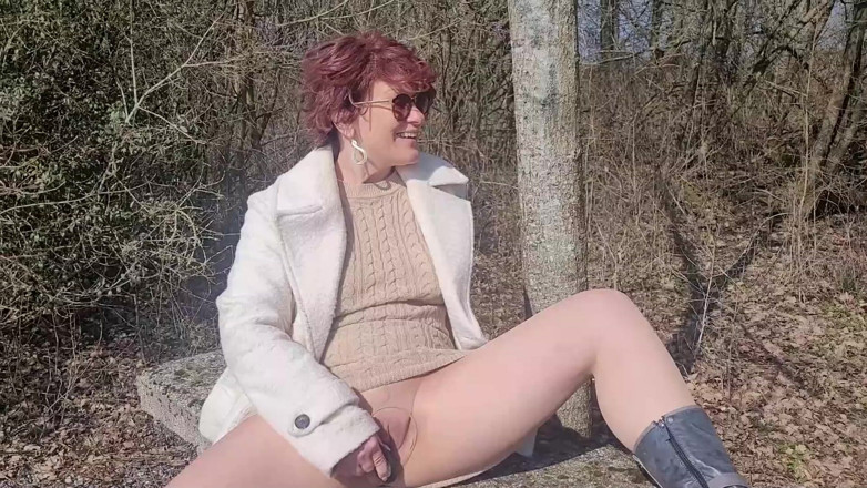 Popp Sylvie: Pussy Juice in Spring