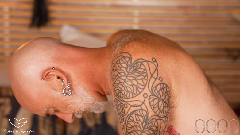 CharlieForde: Glimpse menampilkan Charlie Forde, Honey Analverkehr, Friedrich Kreuz