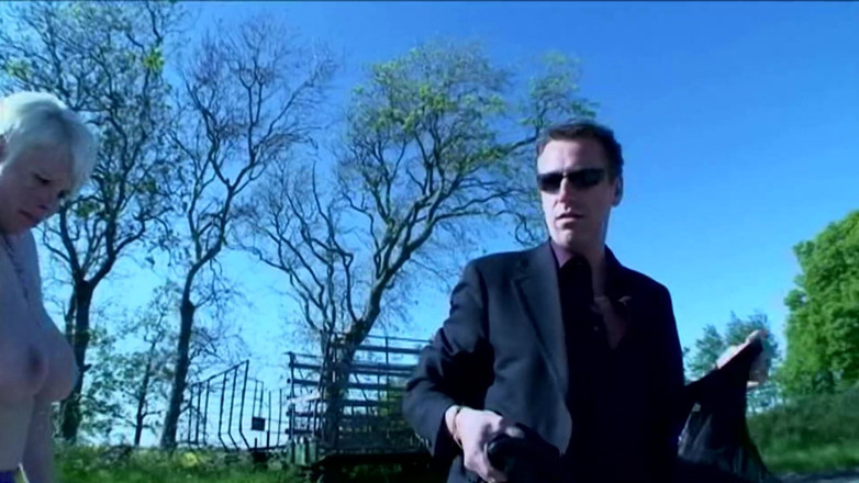 BDSM Deutschland: いたずらな農家の娘 ダブルペネトレーションの挑発