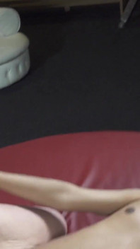 Marijke MILF gospodină excitată cu sâni mari este luată dur de 25 de bărbați