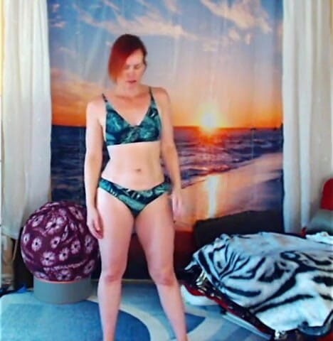Aurora Willows: Wall squats leg squats today