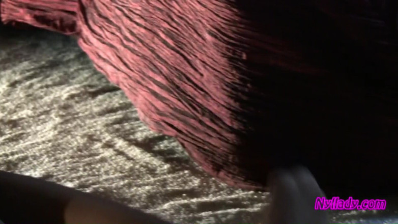 Nyllady: Merakam diri saya di cermin bermain dengan kaki saya