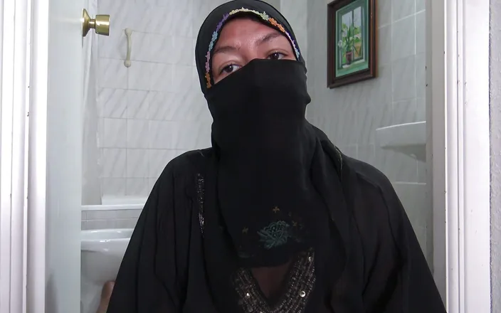 Souzan Halabi: Mature Muslim MILF Humiliates Turkish Business Man in London
