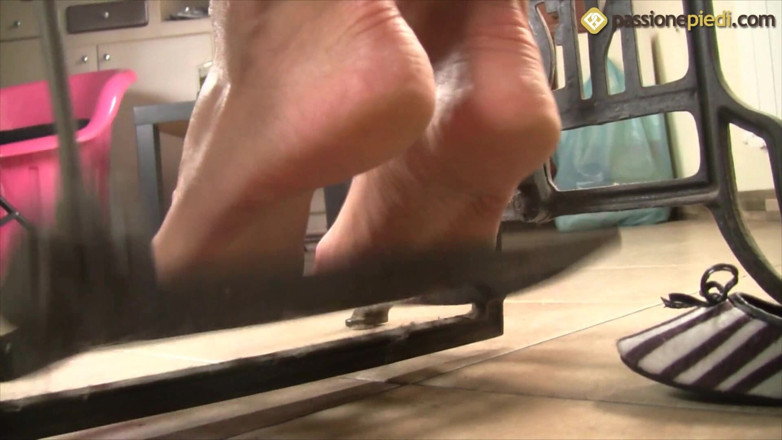 Foot Fetish HD: Alessia working on a sewing machine
