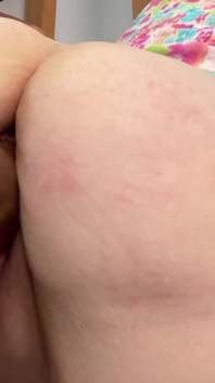 Reife grobe faust von schwarzem toyboy gefickt