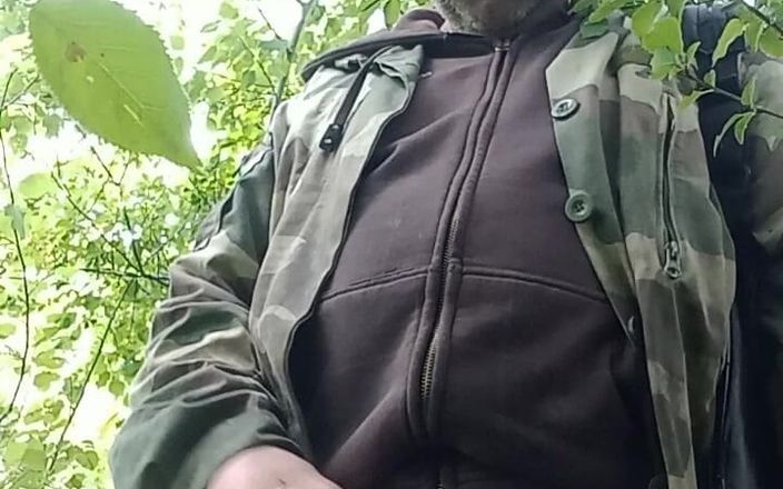 rastyo75: Doğada mastürbasyon yapıyor